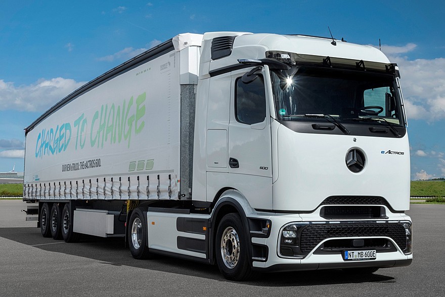 Первые официальные фото нового Mercedes Actros – премьера уже в среду, 5 сентября