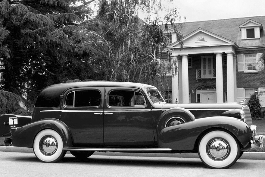 1937 Cadillac Series 85 V12 Fleetwood Formal Sedan