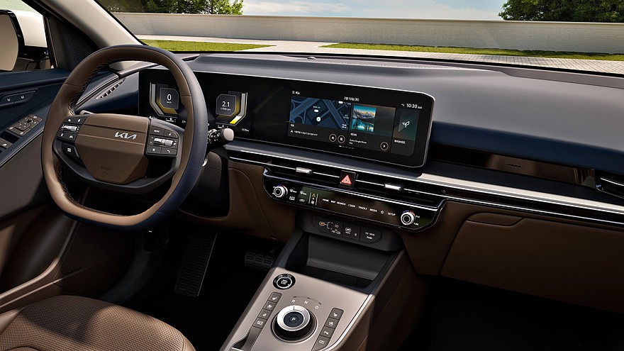 На фото: салон обновлённого кроссовера Kia Niro
