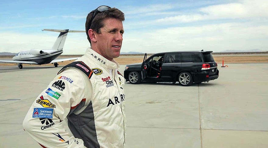 За рулём во время скоростного забега находился гонщик «Тойоты» в серии NASCAR Карл Эдвардс
