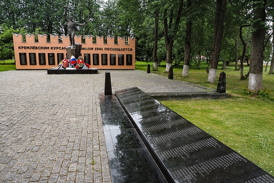 По Волоколамскому шоссе: первая ГЭС, две усадьбы и «штурмгешутц»