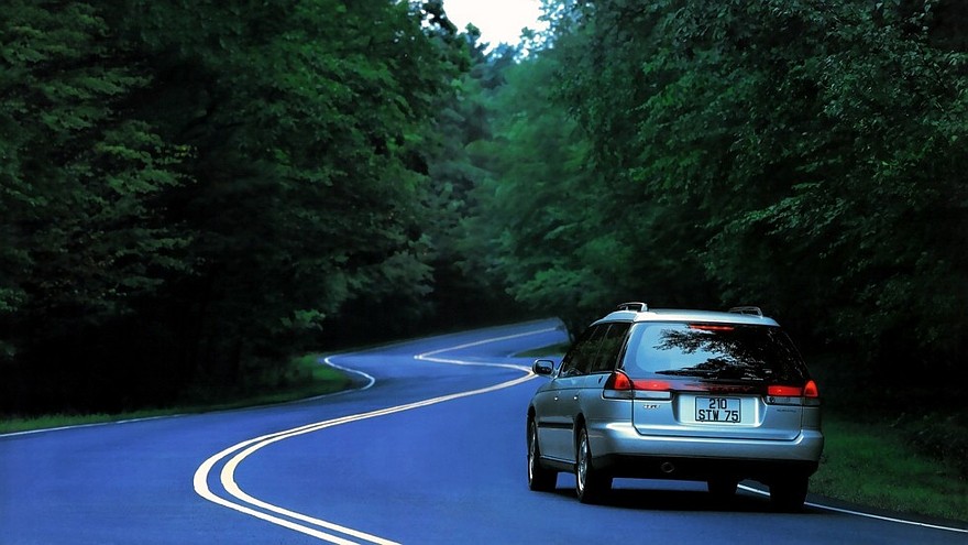На фото Subaru Legacy 2.5 Touring Wagon (BD) '1994–98