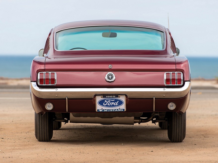 Ford Mustang '1965 сзади