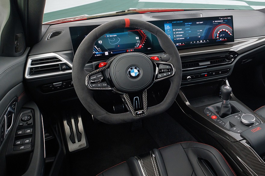 На фото: салон BMW M3 CS Handschalter