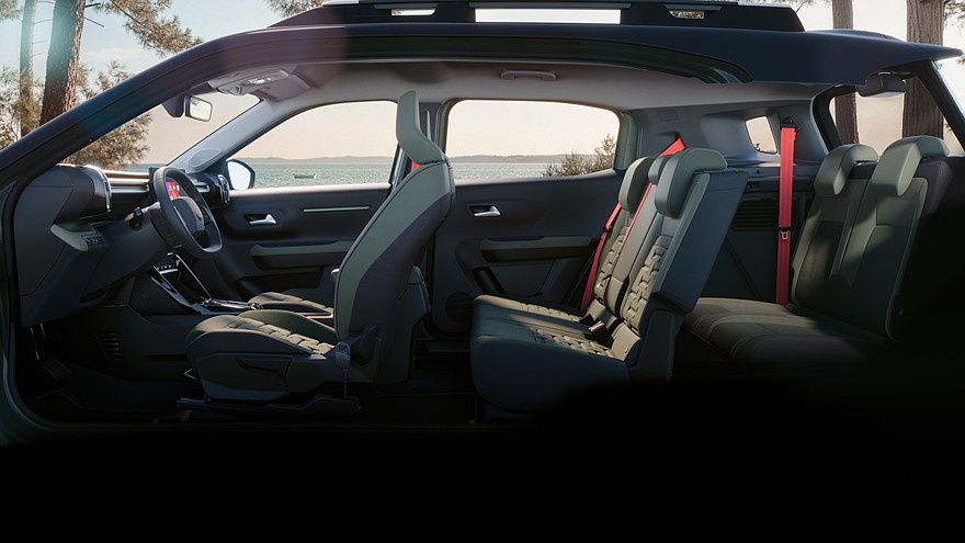 На фото: салон Citroën C3 Aircross Outdoor