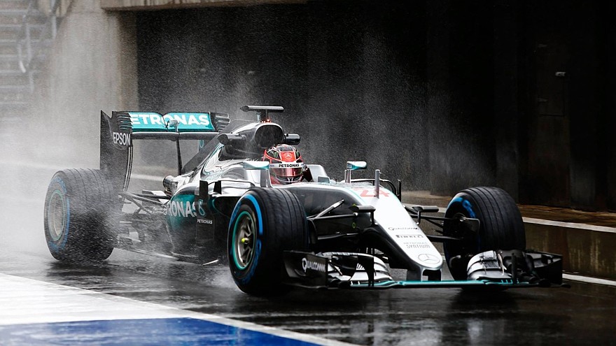Mercedes одной из первых команд протестирует новые шины Pirelli