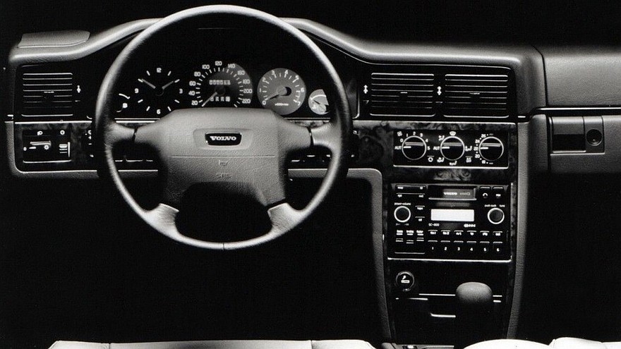 На фото: Торпедо Volvo 960 '1994–96
