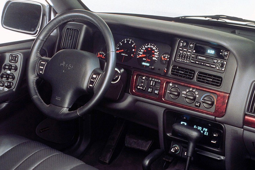 Jeep Grand Cherokee TSi (1997-1998) – это не турбомотор с непосредственным впрыском, как можно подумать, а комплектация Laredo с дополнительными опциями