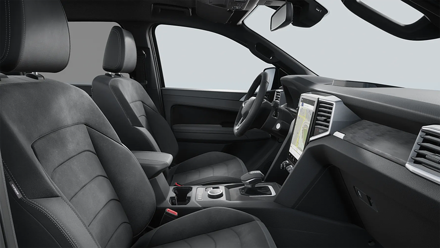 На фото: салон Volkswagen Amarok Dark Label (версии для Европы)