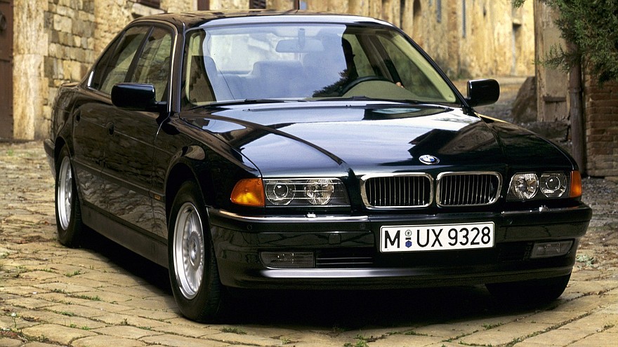 На фото: BMW 750i (E38) '1994–97