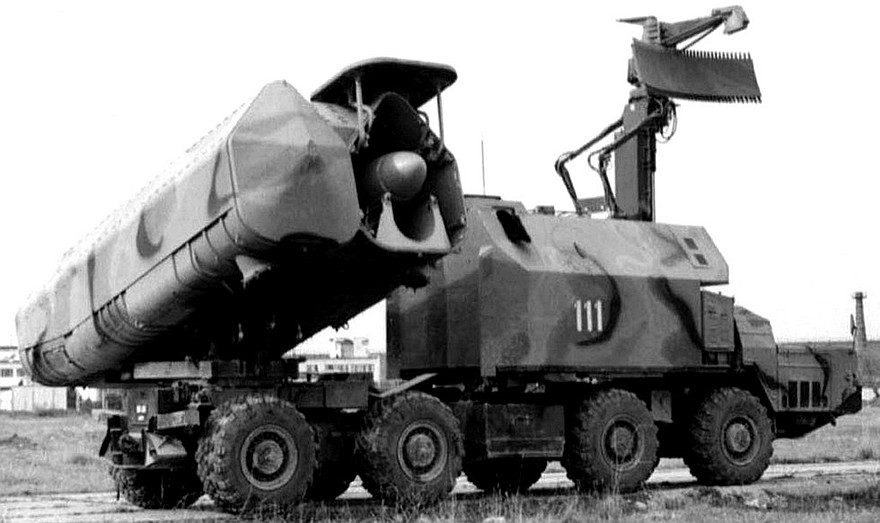 Пусковая установка 3П51 с двумя ракетами и радиолокационной станцией «Гарпун»
