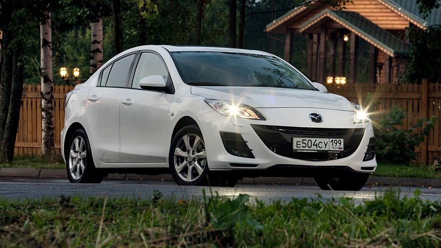 На фото: Mazda3 Sedan '2009–11