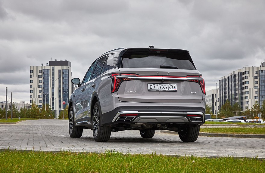 Крылатые габариты, немного эвкалипта и сила пользовательских настроек: тест-драйв Hongqi HS7