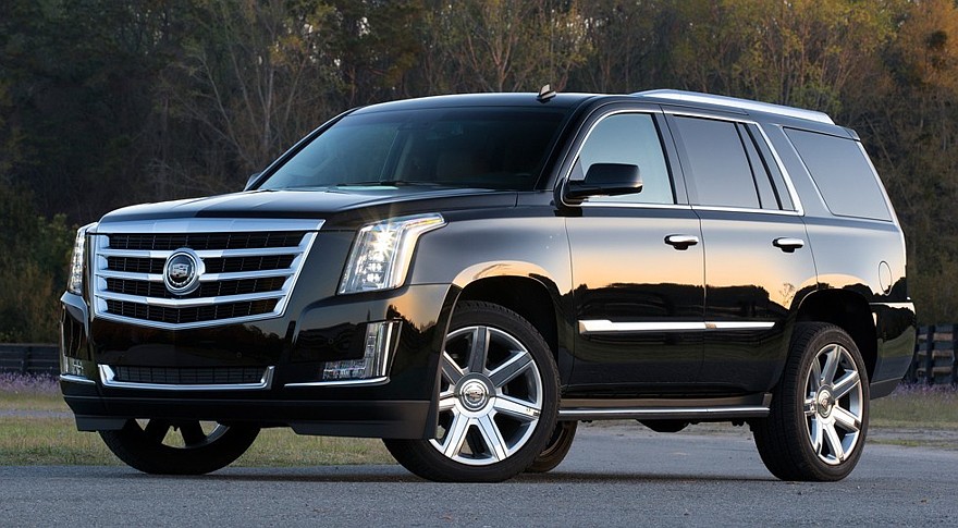 На фото: продаваемый в РФ Cadillac Escalade