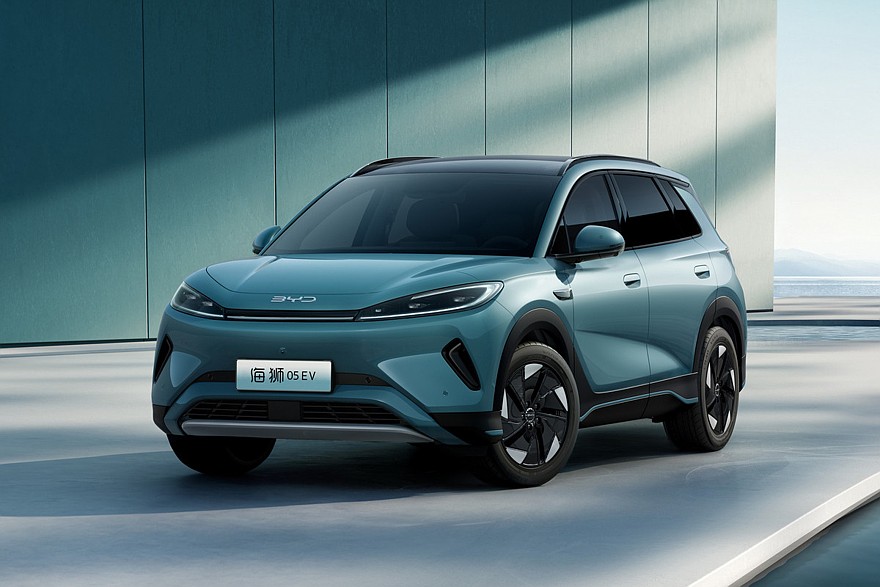 Дореформенный электрический BYD Sealion 05 EV, представленный в прошлом году