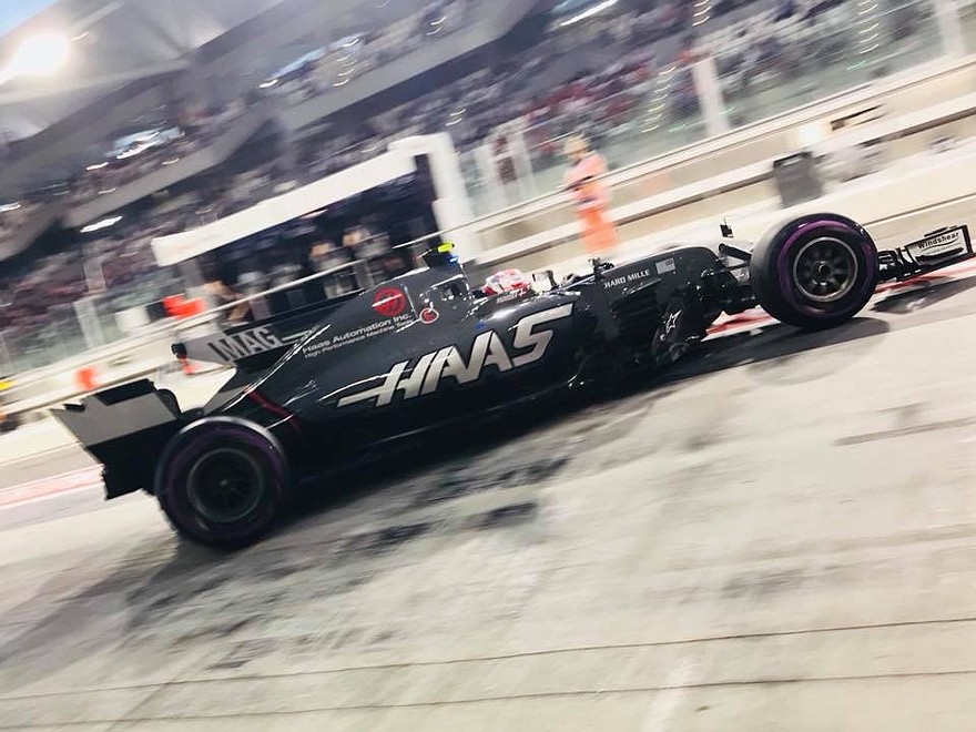 На фото: болид команды Haas