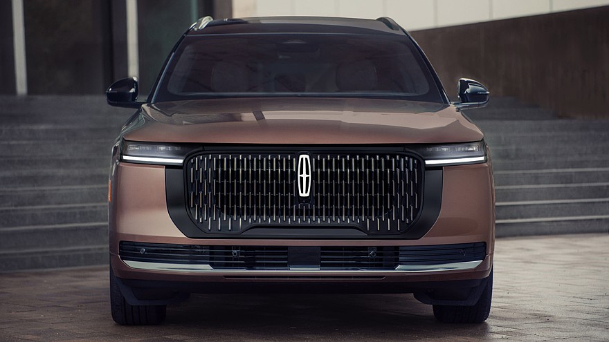 На фото: обновлённый Lincoln Nautilus в топовой версии Black Label