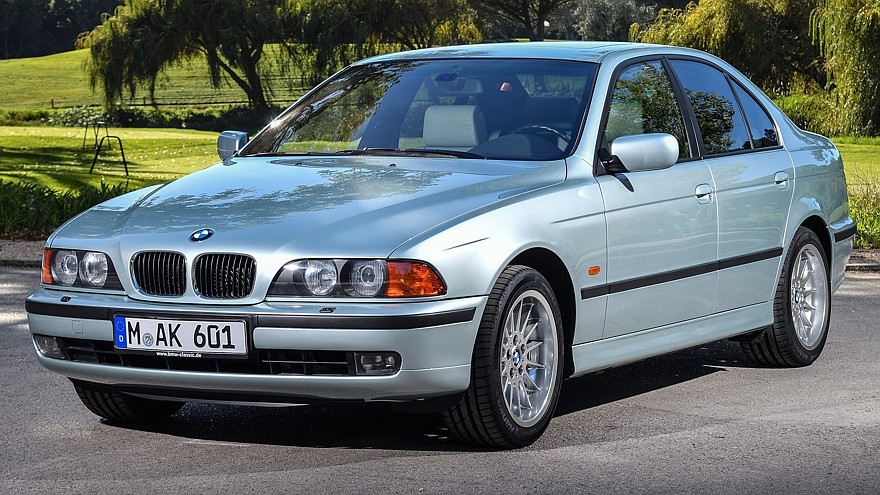BMW (E39) вид три четверти