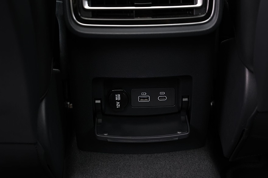 Больше не компромисс: необычный тест-драйв Hongqi HS5