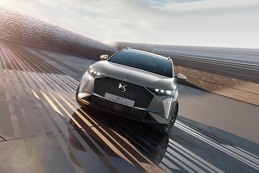 На фото: DS 7 Performance Line
