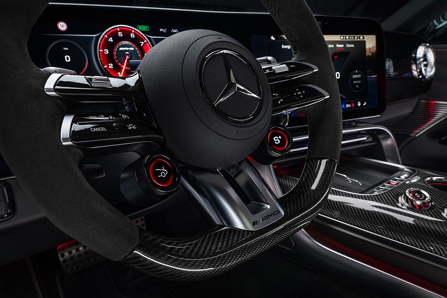 На фото: салон нового Mercedes-AMG GT 4-door Coupe