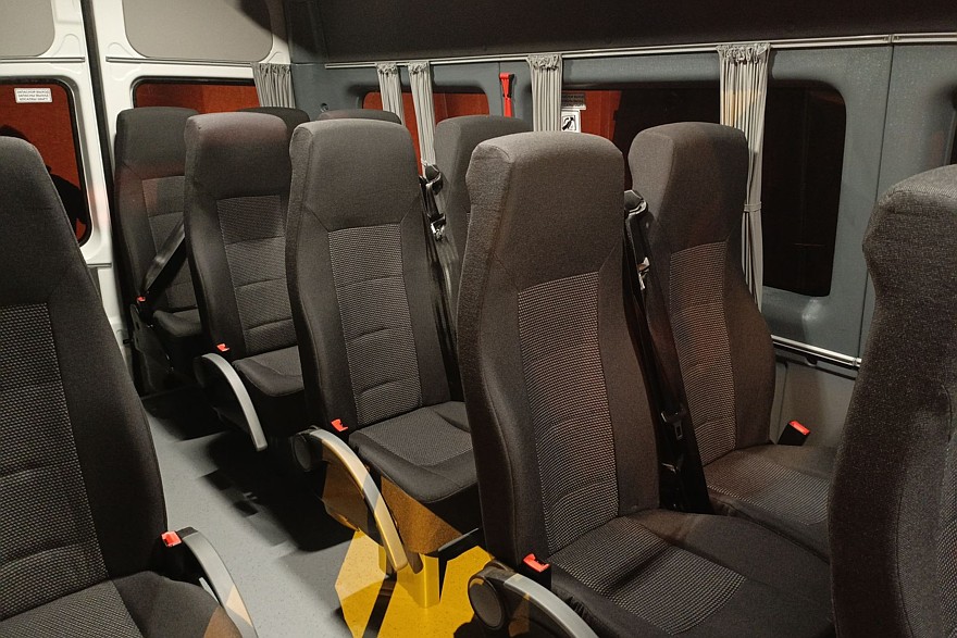 На фото: салон Sollers SF5