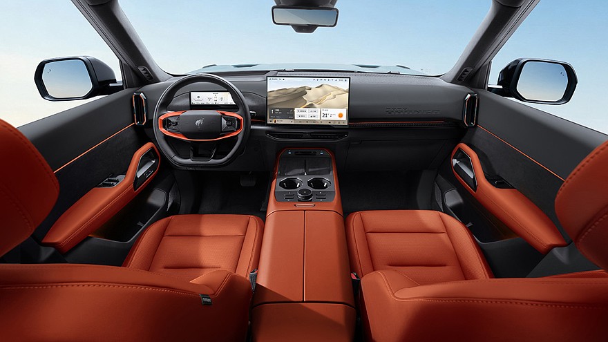 На фото: салон Ford Bronco Basecamp