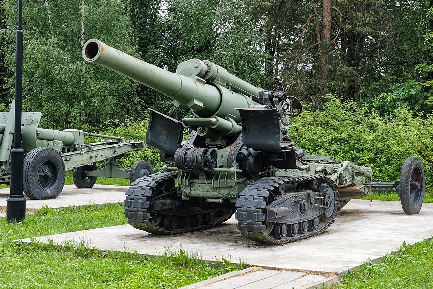 По Волоколамскому шоссе: первая ГЭС, две усадьбы и «штурмгешутц»