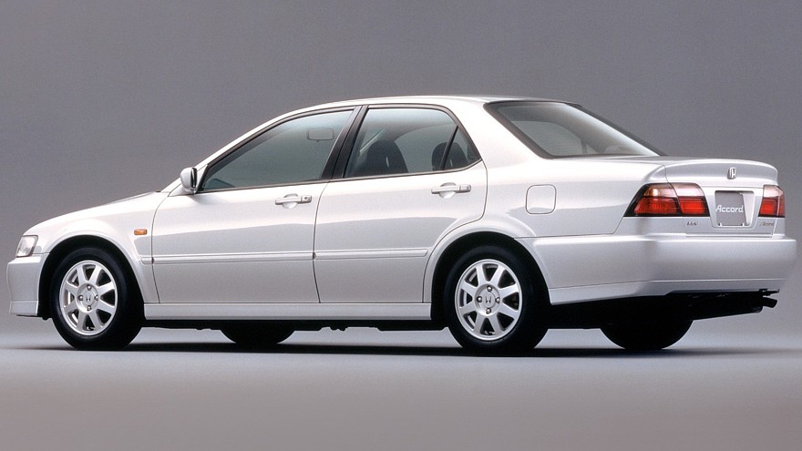На фото: Honda Accord '1997–1998