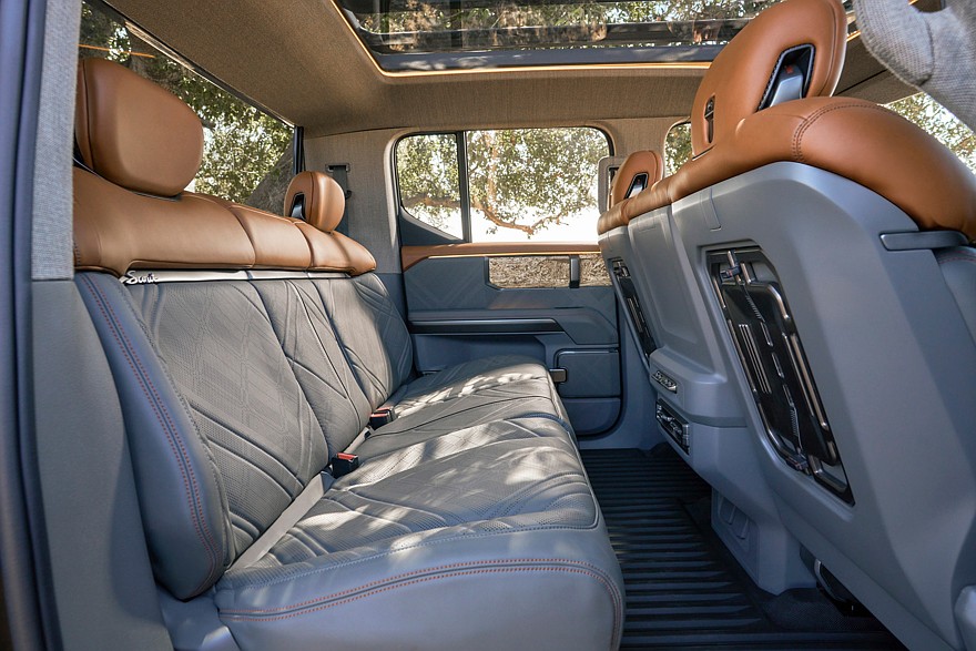 На фото: салон Scout Terra