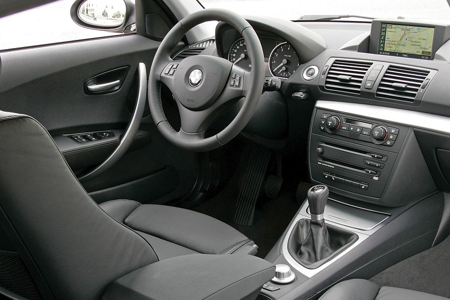 Интерьер BMW 130i 5-door (E87) '2005–07