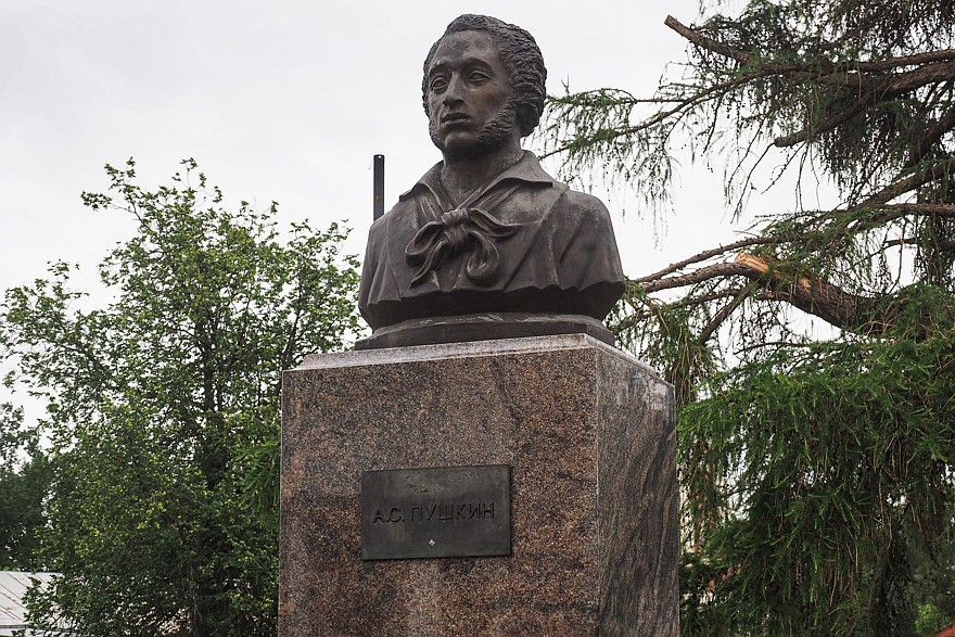 По Волоколамскому шоссе: первая ГЭС, две усадьбы и «штурмгешутц»