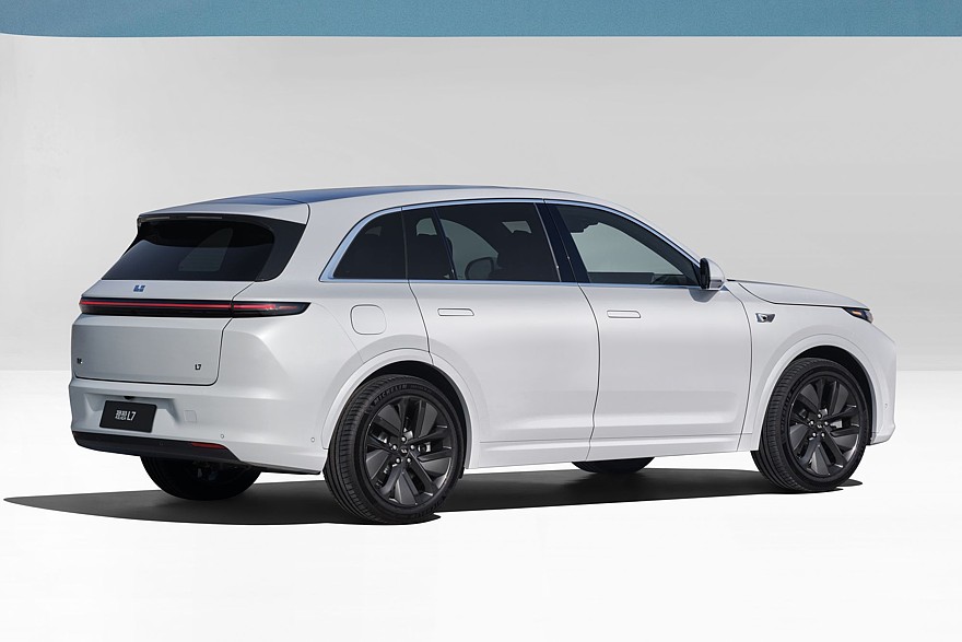 Выбираем кроссовер для дальних поездок: батарея, зарядка и запас хода от 1000 км