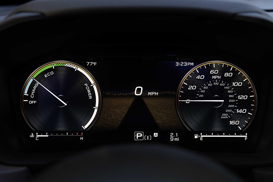 На фото: салон Subaru Forester Wilderness Hybrid