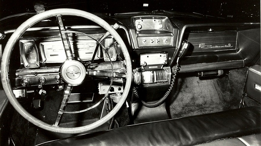 Рабочее место водителя президентского автомобиля образца 1964 года (из архива компании Ford)