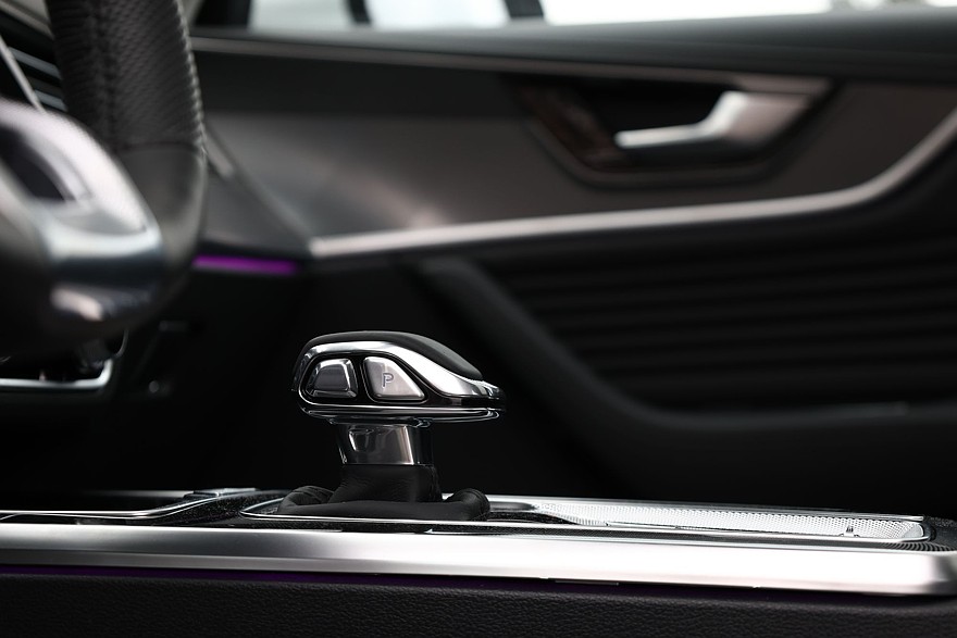 Больше не компромисс: необычный тест-драйв Hongqi HS5