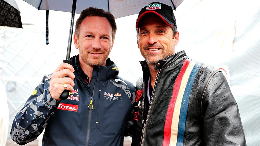 Руководитель Red Bull Racing Кристиан Хорнер (слева) сказал, что в команде принят ряд профилактических мер