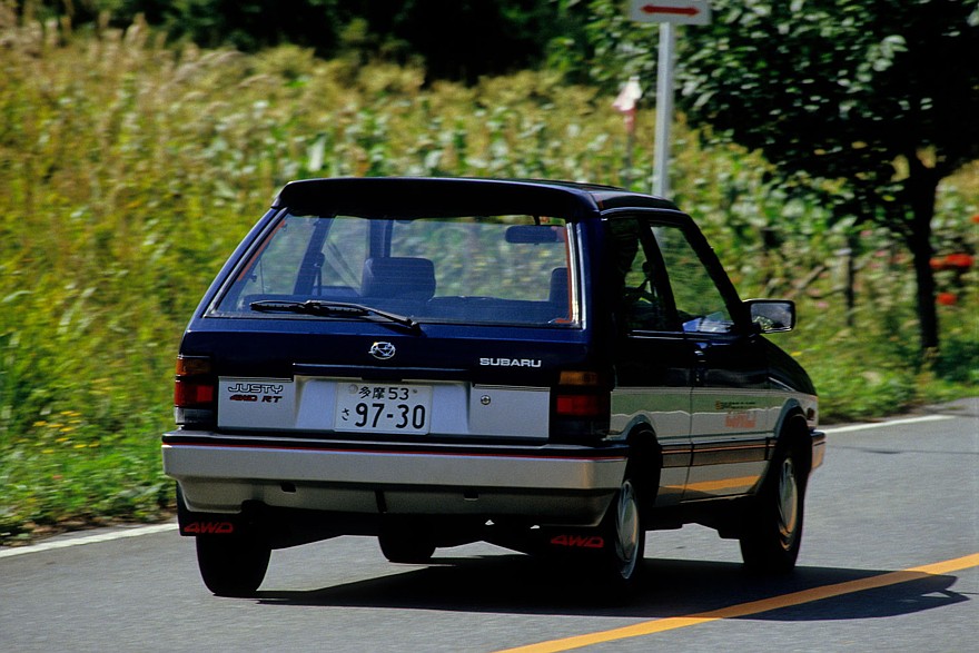 Компактная Justy (1984-1989), как и остальные автомобили Subaru, могла быть и полноприводной