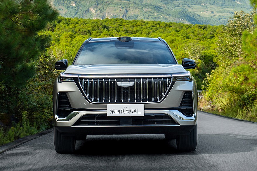 Бензиновый обновленный Geely Boyue L