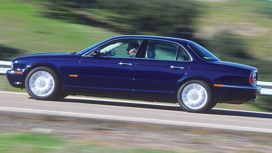 На фото: Jaguar XJ6 '2003–07