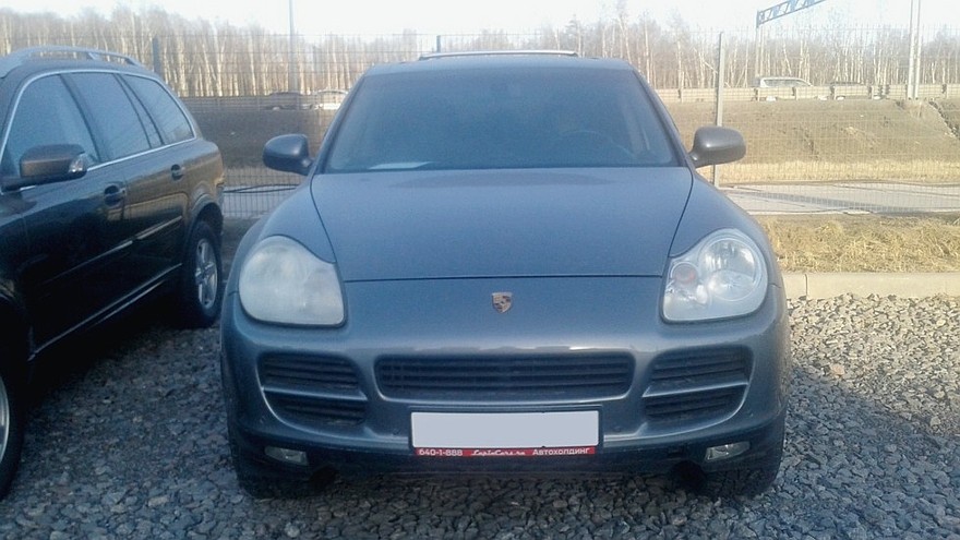 Porsche Cayenne серый вид спереди