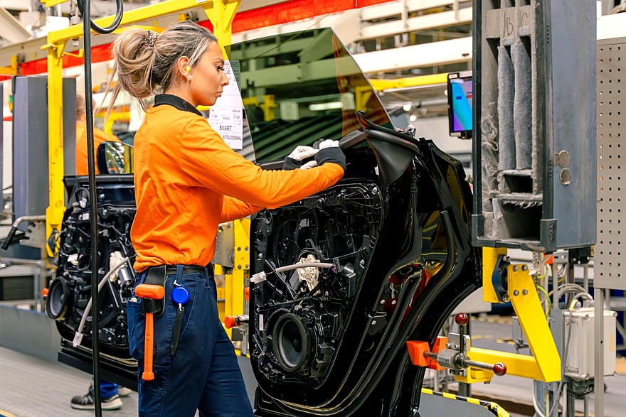 Производство кроссовера Volvo EX60 на заводе в Гётеборге