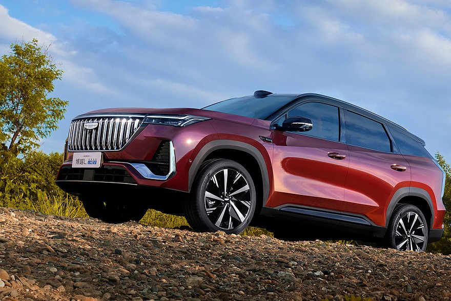Гибрид Geely Boyue L i-HEV