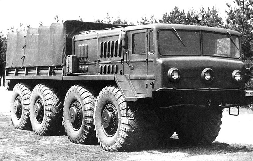 Балластный тягач МАЗ-535А с трехфарной кабиной (из архива СКБ-1 МАЗ)