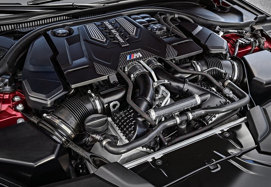 На фото: мотор новой BMW M5 F90