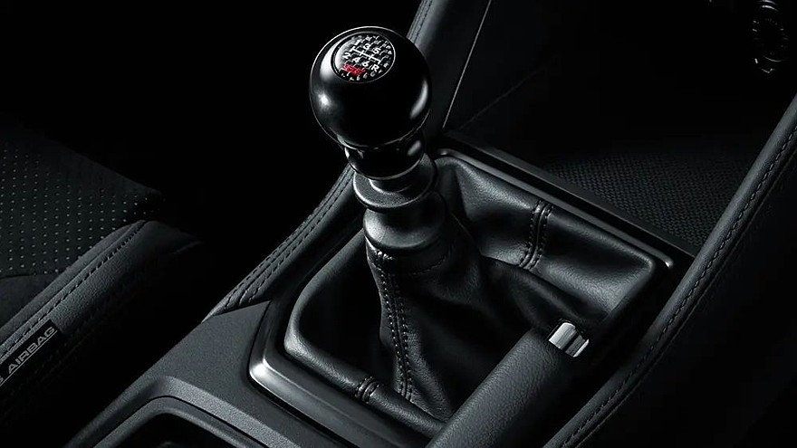 Спортседан Subaru WRX STI Sport# с механической коробкой вышел на домашний рынок