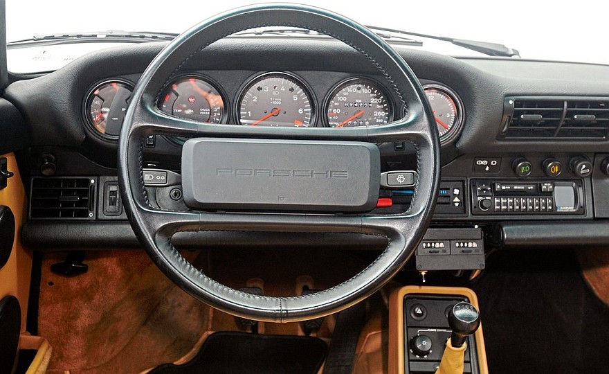 Руль на серийных автомобилях Porsche после 1976 года очень похож на ту «баранку», которая стояла на прототипе рестайлинговых Жигулей