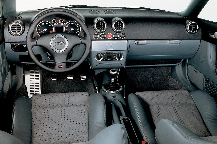 Четыре кольца эгоиста: как появилась Audi TT и как она опозорилась на автобанах