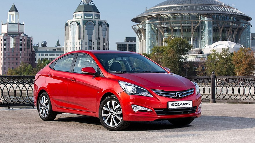 Hyundai Solaris (RB) '2014–17 красный три четверти