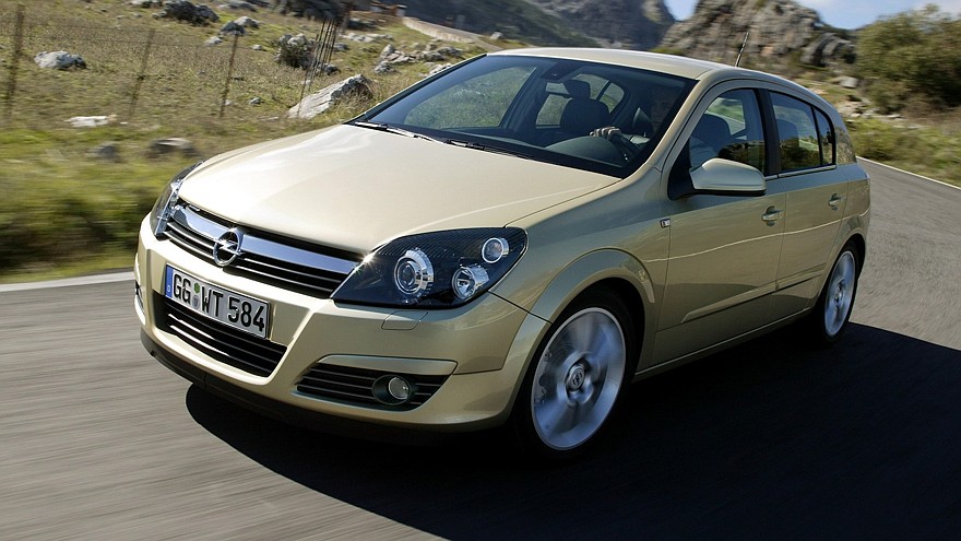На фото: Opel Astra Hatchback 2.0 turbo (H) '2004–07